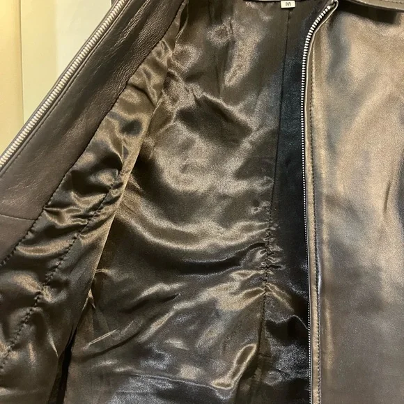 Stylish Black Leather Vest for Women - Picture 4 of 6